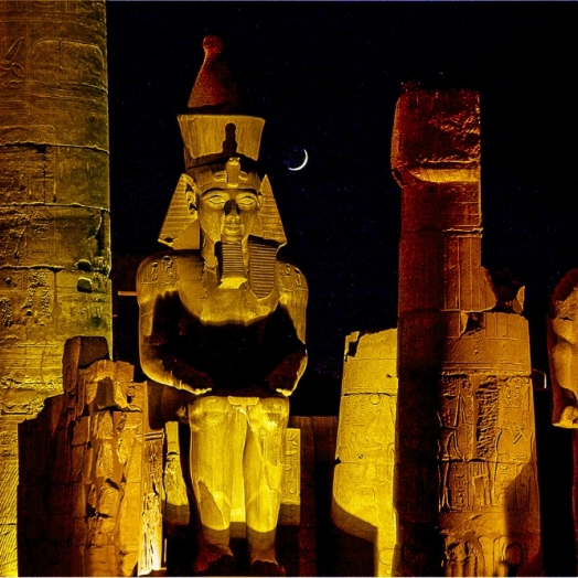 Hof des Ramses II. im Luxor-Tempel; Copyright Peter Gelhaus
